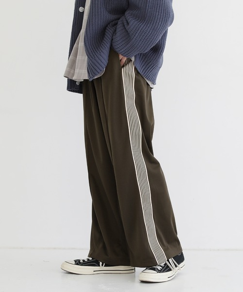 ASTRONOMY（アストロノミー）の「サイドラインワイドトラックパンツ（その他パンツ・メンズ・ブラック/ベージュ/ブラウン/グレー/レッド/ブルー・S/M/L/XL）」の3枚目の写真