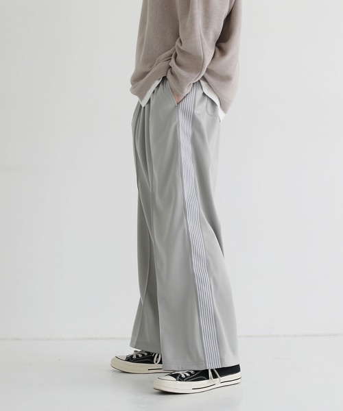 ASTRONOMY（アストロノミー）の「サイドラインワイドトラックパンツ（その他パンツ・メンズ・ブラック/ベージュ/ブラウン/グレー/レッド/ブルー・S/M/L/XL）」の14枚目の写真