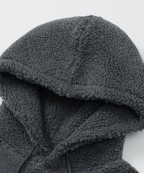 FCMM（エフシーエムエム）の「WARM UP DUMBLE FLEECE HOODIE/ウォームアップダンブルフリースフーディー（パーカー・メンズ・ベージュ/グレー/ブラック・MEDIUM/LARGE）」の19枚目の写真