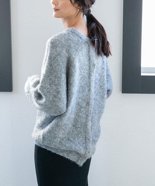 NANO universe（ナノユニバース）の「LB.04/起毛ブークレ クルーネックワイドカーディガン（カーディガン/ボレロ・レディース・ライトグレー/サーモンピンク/ネイビー・FREE）」の2枚目の写真