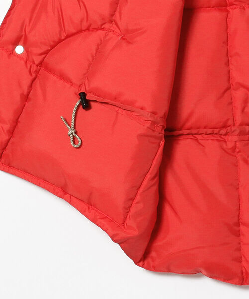 SIERRA DESIGNS（シェラデザイン）の「SIERRA DESIGNS × BEAMS PLUS / 別注 DOWN VEST（ベスト・メンズ・レッド/ブルー・LARGE/X-LARGE/SMALL/MEDIUM）」の4枚目の写真