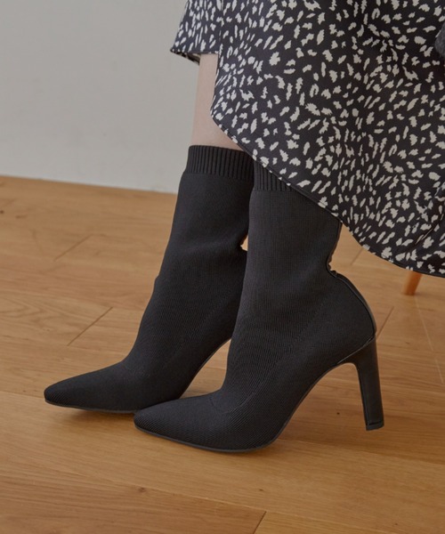 ACYM(アシーム)の「Socks fit short ブーツ(ブーツ・レディース・ブラック/ベージュ・SMALL/MEDIUM/LARGE)」の4枚目の写真