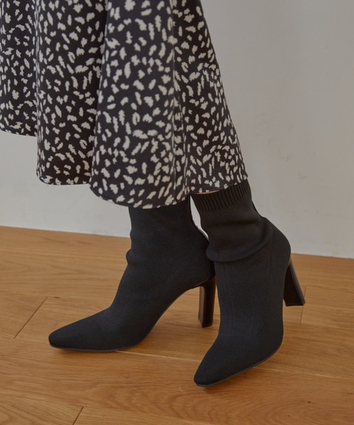 ACYM(アシーム)の「Socks fit short ブーツ(ブーツ・レディース・ブラック/ベージュ・SMALL/MEDIUM/LARGE)」の6枚目の写真