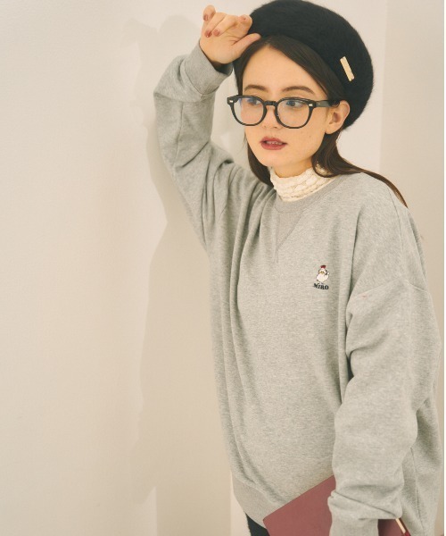 MIRO AMURETTE（ミロアミュレット）の「niwatori over sweat/刺繍入りオーバースウェット（スウェット・レディース・グレー・FREE）」の17枚目の写真