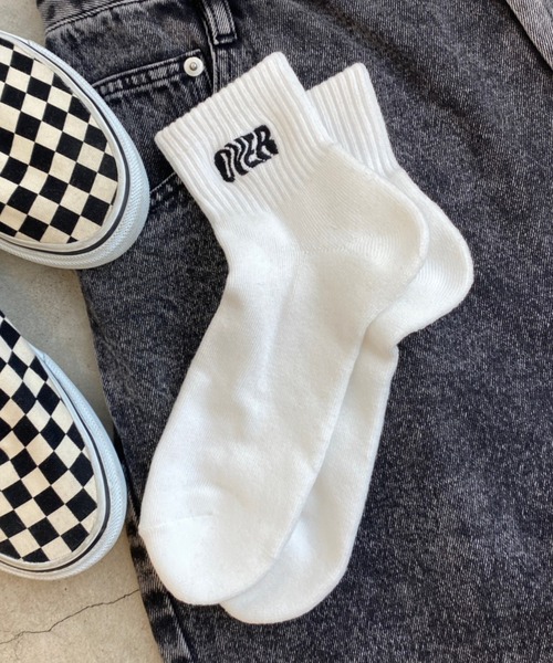 WEGO(ウィゴー)の「WEGO/刺繍パイルソックス(ソックス/靴下・メンズ・その他1/その他2/その他4/その他3/その他9/その他8/その他10/その他11/その他12/その他13/その他14/その他15/その他16/その他17/その他18/その他19・25-27CM)」の3枚目の写真