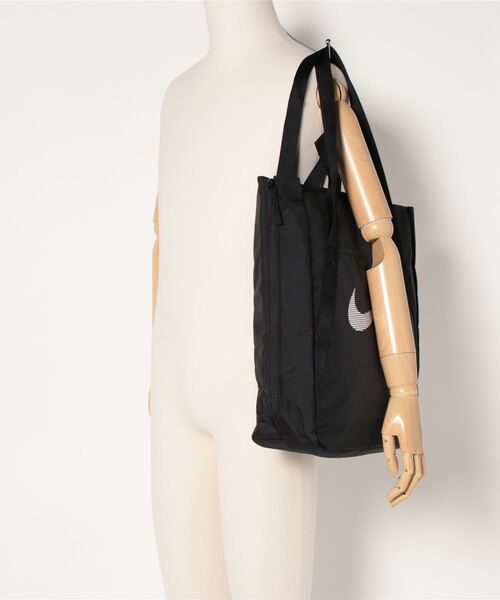 NIKE（ナイキ）の「《NIKEアパレル》ナイキ ウィメンズ ジム トート（トートバッグ・レディース・ブラック/ベージュ/オレンジ系その他/ピンク/ライトグリーン/パープル/グリーン系その他・フリー）」の11枚目の写真