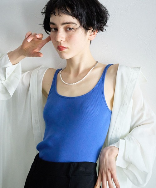 PAGEBOY（ページボーイ）の「シームレススキニーリブタンク（タンクトップ・レディース・ブラック/オフホワイト/チャコールグレー/ブルー/オレンジ・FREE）」の4枚目の写真