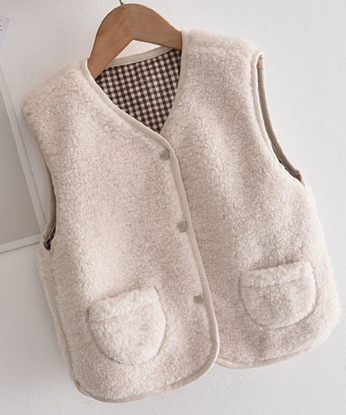 DAY CLOSET（デイ クローゼット）の「キッズ リバーシブル2WAYボアチェックベスト（ベスト・レディース・ホワイト/ブラウン・120cm/130cm/140cm）」の2枚目の写真