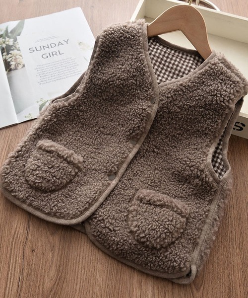 DAY CLOSET（デイ クローゼット）の「キッズ リバーシブル2WAYボアチェックベスト（ベスト・レディース・ホワイト/ブラウン・120cm/130cm/140cm）」の7枚目の写真