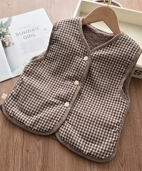 DAY CLOSET（デイ クローゼット）の「キッズ リバーシブル2WAYボアチェックベスト（ベスト・レディース・ホワイト/ブラウン・120cm/130cm/140cm）」の8枚目の写真