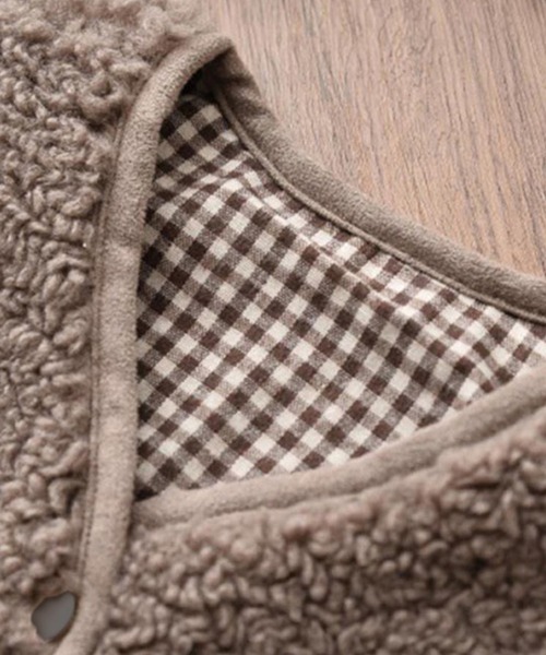DAY CLOSET（デイ クローゼット）の「キッズ リバーシブル2WAYボアチェックベスト（ベスト・レディース・ホワイト/ブラウン・120cm/130cm/140cm）」の9枚目の写真