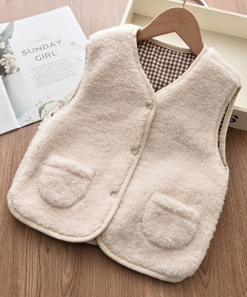 DAY CLOSET（デイ クローゼット）の「キッズ リバーシブル2WAYボアチェックベスト（ベスト・レディース・ホワイト/ブラウン・120cm/130cm/140cm）」の3枚目の写真