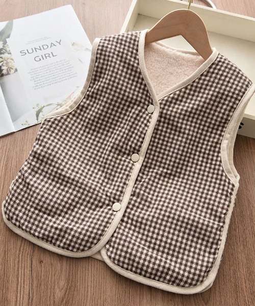 DAY CLOSET（デイ クローゼット）の「キッズ リバーシブル2WAYボアチェックベスト（ベスト・レディース・ホワイト/ブラウン・120cm/130cm/140cm）」の4枚目の写真