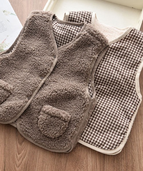 DAY CLOSET（デイ クローゼット）の「キッズ リバーシブル2WAYボアチェックベスト（ベスト・レディース・ホワイト/ブラウン・120cm/130cm/140cm）」の6枚目の写真