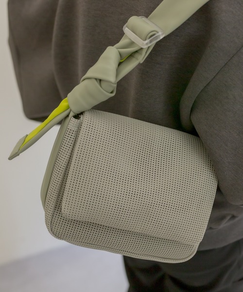 ear PAPILLONNER(イアパピヨネ)の「メッシュショルダーバッグ Sサイズ(ショルダーバッグ・レディース・グレー/ブラック・FREE)」の1枚目の写真