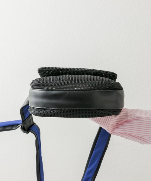 ear PAPILLONNER(イアパピヨネ)の「メッシュショルダーバッグ Sサイズ(ショルダーバッグ・レディース・グレー/ブラック・FREE)」の3枚目の写真