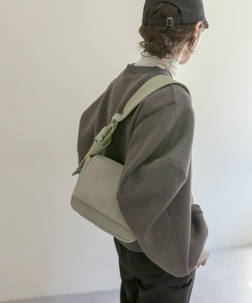 ear PAPILLONNER(イアパピヨネ)の「メッシュショルダーバッグ Sサイズ(ショルダーバッグ・レディース・グレー/ブラック・FREE)」の8枚目の写真