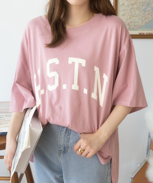 ad thie（アドティエ）の「大人カジュアル 綿100% オーバーサイズ カレッジ ロゴ ドロップ ショルダー  Tシャツ トップス（Tシャツ/カットソー・レディース・チャコール/ブラック/ブルー系その他/オフホワイト/ブラウン系その他/ダークブラウン/ピンクベージュ/ホワイト系その他/ピンク系その他・FREE）」の22枚目の写真