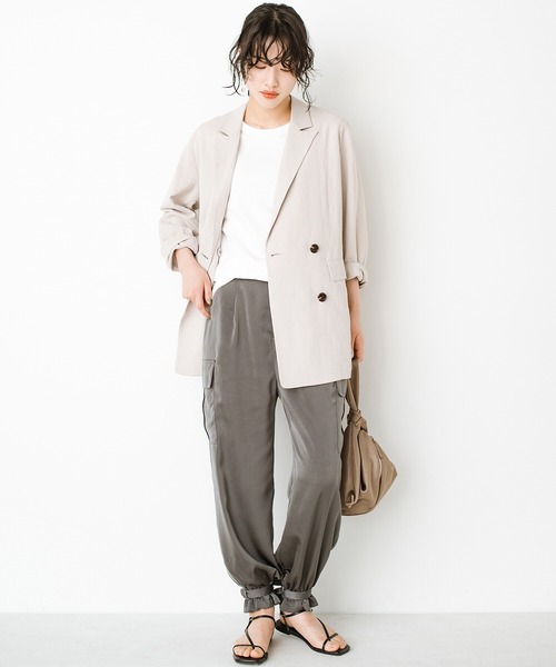 haco!(ハコ)の「サッと羽織ってかっこつく!ジャケット迷子の救世主★無敵の麻混ジャケット(その他アウター・レディース・ブラック/グレイッシュベージュ・MEDIUM/LARGE/X-LARGE/SMALL)」の4枚目の写真