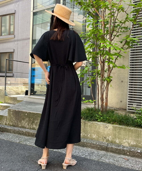 a.v.v（アーヴェヴェ）の「秒映えケープスリーブワンピース（ワンピース・レディース・ライトパープル/クリーム/ブラック・34/42/38/40/36）」の9枚目の写真