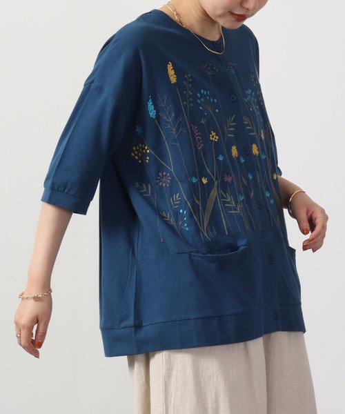 Emago(イマゴ)の「EMAGO 切替え花刺繍 六分袖(カーディガン/ボレロ・レディース・ネイビー/オリーブ系/ブルー・FREE)」の2枚目の写真