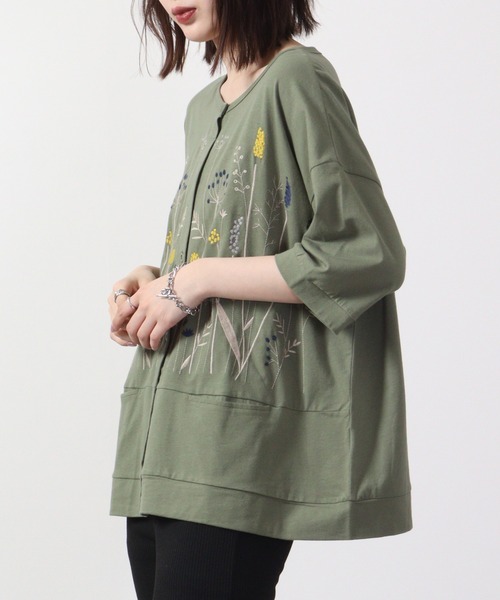 Emago(イマゴ)の「EMAGO 切替え花刺繍 六分袖(カーディガン/ボレロ・レディース・ネイビー/オリーブ系/ブルー・FREE)」の4枚目の写真