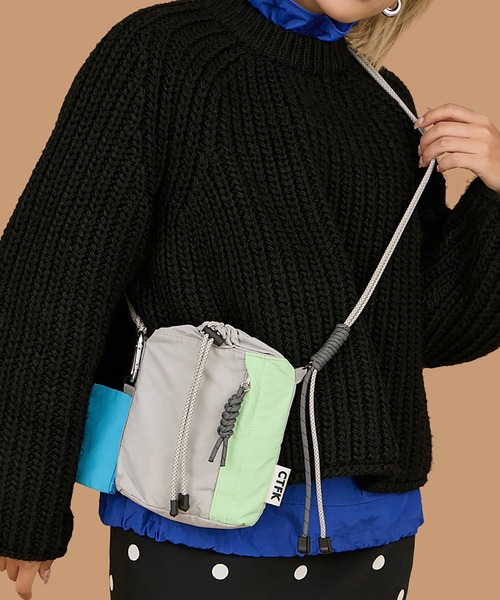 CONTROL FREAK(コントロールフリーク)の「CONTROL FREAK / CTFK(コントロールフリーク)ナイロンハンディショルダー(ショルダーバッグ・レディース・ブラック/ベージュ/グリーン/サンドグレー/アイボリー/ブルー/オリーブ/オレンジ/モスグリーン/マスタード/グレー/ブラウン/レオパード・FREE)」の3枚目の写真