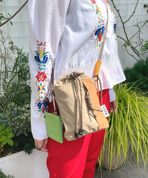 CONTROL FREAK(コントロールフリーク)の「CONTROL FREAK / CTFK(コントロールフリーク)ナイロンハンディショルダー(ショルダーバッグ・レディース・ブラック/ベージュ/グリーン/サンドグレー/アイボリー/ブルー/オリーブ/オレンジ/モスグリーン/マスタード/グレー/ブラウン/レオパード・FREE)」の17枚目の写真