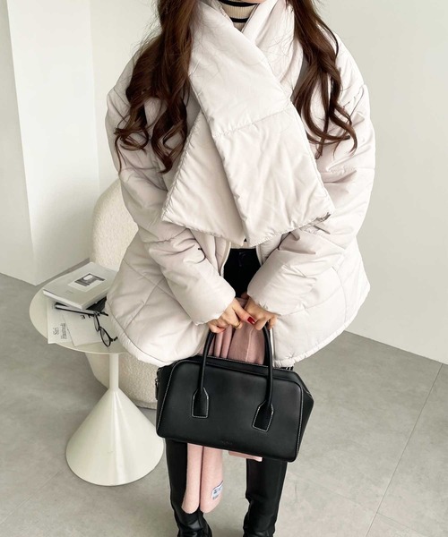 GeeRA（ジーラ）の「ストール付ノーカラーフェイクダウンコート（ダウンジャケット/コート・レディース・アイボリー/ブラック・MEDIUM）」の17枚目の写真