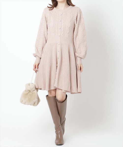 WILLSELECTION(ウィルセレクション)の「ケーブルフロントボタンニットワンピース(ワンピース・レディース・オフホワイト/ベージュ/ラベンダー/ピンク/ブラック・MEDIUM)」の22枚目の写真
