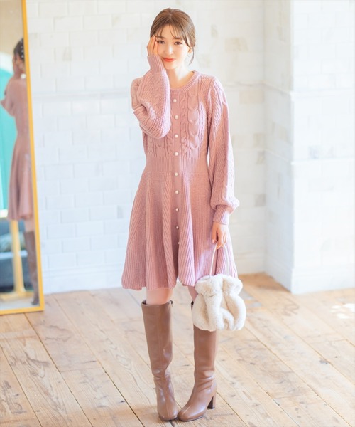 WILLSELECTION(ウィルセレクション)の「ケーブルフロントボタンニットワンピース(ワンピース・レディース・オフホワイト/ベージュ/ラベンダー/ピンク/ブラック・MEDIUM)」の13枚目の写真