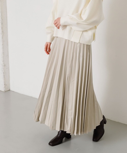 SENSE OF PLACE by URBAN RESEARCH(センスオブプレイスバイアーバンリサーチ)の「フェイクレザーロングプリーツスカート(スカート・レディース・ブラック/ライトベージュ/ブラウン/シルバー・ONE)」の1枚目の写真