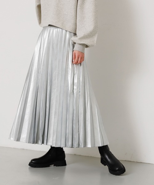 SENSE OF PLACE by URBAN RESEARCH(センスオブプレイスバイアーバンリサーチ)の「フェイクレザーロングプリーツスカート(スカート・レディース・ブラック/ライトベージュ/ブラウン/シルバー・ONE)」の5枚目の写真