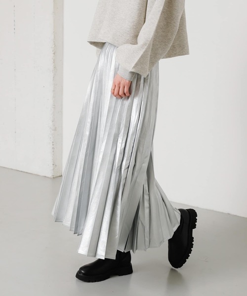 SENSE OF PLACE by URBAN RESEARCH(センスオブプレイスバイアーバンリサーチ)の「フェイクレザーロングプリーツスカート(スカート・レディース・ブラック/ライトベージュ/ブラウン/シルバー・ONE)」の7枚目の写真