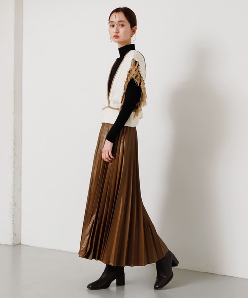 SENSE OF PLACE by URBAN RESEARCH(センスオブプレイスバイアーバンリサーチ)の「フェイクレザーロングプリーツスカート(スカート・レディース・ブラック/ライトベージュ/ブラウン/シルバー・ONE)」の19枚目の写真