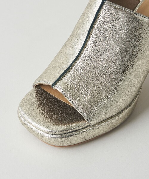 ODETTE E ODILE（オデットエオディール）の「プラットフォームミュール サンダル80（サンダル・レディース・ブラック/ゴールド・24cm/24.5cm/22.5cm/23cm/23.5cm）」の6枚目の写真