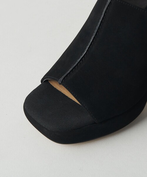 ODETTE E ODILE（オデットエオディール）の「プラットフォームミュール サンダル80（サンダル・レディース・ブラック/ゴールド・24cm/24.5cm/22.5cm/23cm/23.5cm）」の12枚目の写真