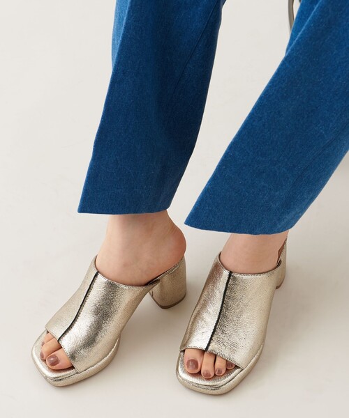 ODETTE E ODILE（オデットエオディール）の「プラットフォームミュール サンダル80（サンダル・レディース・ブラック/ゴールド・24cm/24.5cm/22.5cm/23cm/23.5cm）」の14枚目の写真