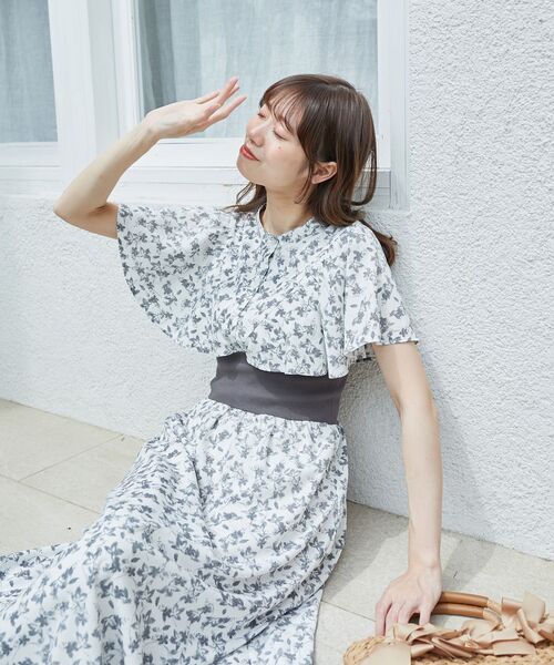 MAJESTIC LEGON(マジェスティックレゴン)の「パピヨンスリーブコルセットワンピ(ワンピース・レディース・ホワイト系その他2/ブルー系その他2/グレー系その他・X-SMALL/SMALL/MEDIUM)」の5枚目の写真