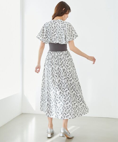 MAJESTIC LEGON(マジェスティックレゴン)の「パピヨンスリーブコルセットワンピ(ワンピース・レディース・ホワイト系その他2/ブルー系その他2/グレー系その他・X-SMALL/SMALL/MEDIUM)」の11枚目の写真
