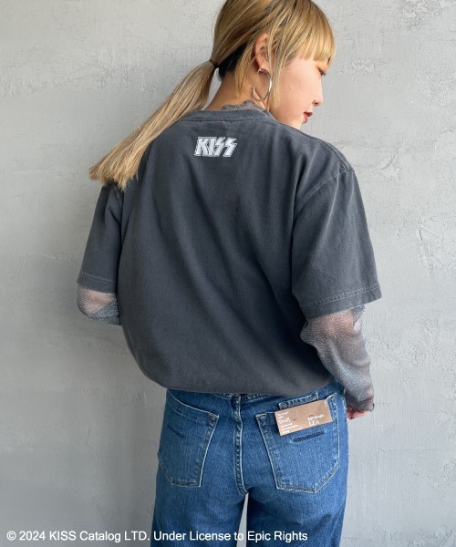 GOOD ROCK SPEED（グッドロックスピード）の「[GOOD ROCK SPEED/グッドロックスピード] 別注 KISS ロックプリントTシャツ（Tシャツ/カットソー・レディース・チャコール・L/XL/F）」の2枚目の写真