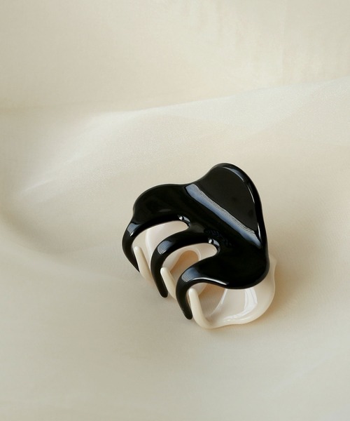 colleca la（コレカラ）の「バイカラーミニバンスクリップ（バレッタ/ヘアクリップ・レディース・イエロー/ブラック/ピンク・ﾌﾘ-）」の2枚目の写真