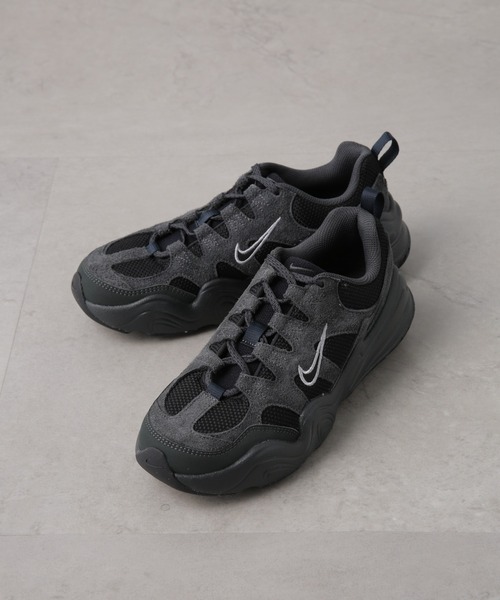 NIKE（ナイキ）の「NIKE/ナイキ ウィメンズ テック ヘラ（スニーカー・レディース・ブラック/ホワイト・23/24/25）」の2枚目の写真