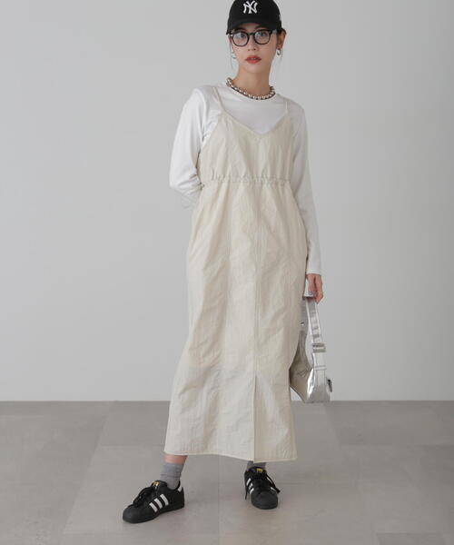 FREE'S MART（フリーズマート）の「◆配色ステッチナイロンキャミワンピース（ワンピース・レディース・ブラック/ホワイト/ベージュ・SMALL/MEDIUM）」の22枚目の写真