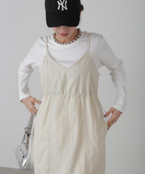 FREE'S MART（フリーズマート）の「◆配色ステッチナイロンキャミワンピース（ワンピース・レディース・ブラック/ホワイト/ベージュ・SMALL/MEDIUM）」の14枚目の写真