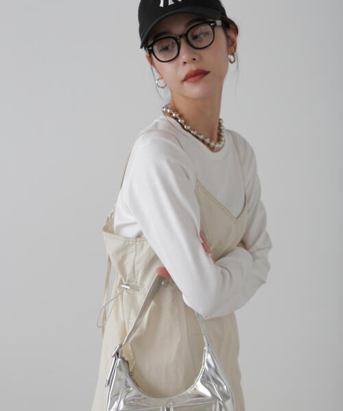 FREE'S MART（フリーズマート）の「◆配色ステッチナイロンキャミワンピース（ワンピース・レディース・ブラック/ホワイト/ベージュ・SMALL/MEDIUM）」の18枚目の写真