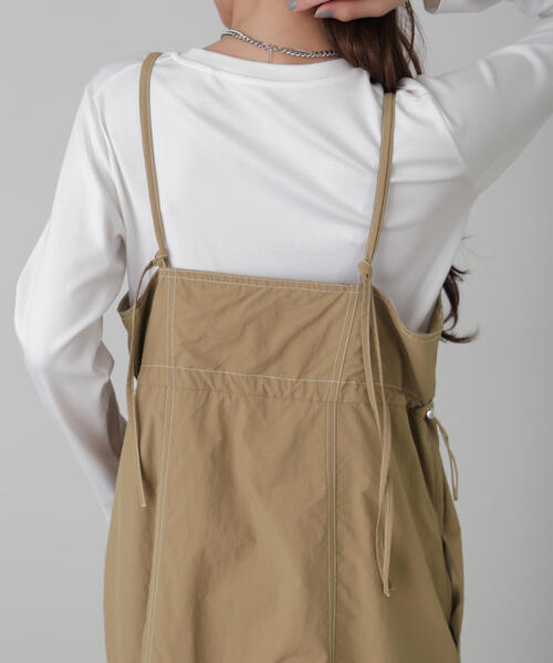 FREE'S MART（フリーズマート）の「◆配色ステッチナイロンキャミワンピース（ワンピース・レディース・ブラック/ホワイト/ベージュ・SMALL/MEDIUM）」の5枚目の写真