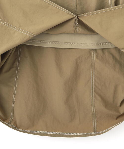 FREE'S MART（フリーズマート）の「◆配色ステッチナイロンキャミワンピース（ワンピース・レディース・ブラック/ホワイト/ベージュ・SMALL/MEDIUM）」の6枚目の写真