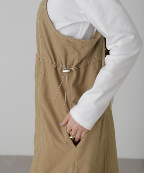 FREE'S MART（フリーズマート）の「◆配色ステッチナイロンキャミワンピース（ワンピース・レディース・ブラック/ホワイト/ベージュ・SMALL/MEDIUM）」の8枚目の写真