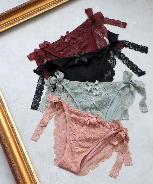 ▽【ほどける紐のショーツで気分を上げる◎】コリンヌレース ひも